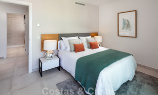 Listos para entrar a vivir. Últimos 2 áticos en venta de estilo moderno en un nuevo complejo en la Nueva Milla de Oro entre Marbella y Estepona 42533 