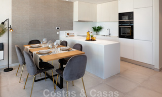 Listos para entrar a vivir. Últimos 2 áticos en venta de estilo moderno en un nuevo complejo en la Nueva Milla de Oro entre Marbella y Estepona 42542 