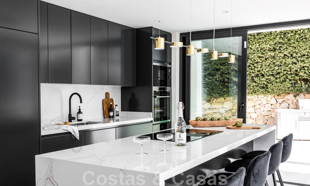 Villa mediterránea contemporánea de lujo en venta con vistas al valle del golf en Nueva Andalucía - Marbella 42797