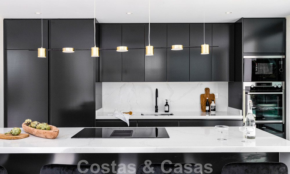 Villa mediterránea contemporánea de lujo en venta con vistas al valle del golf en Nueva Andalucía - Marbella 42798