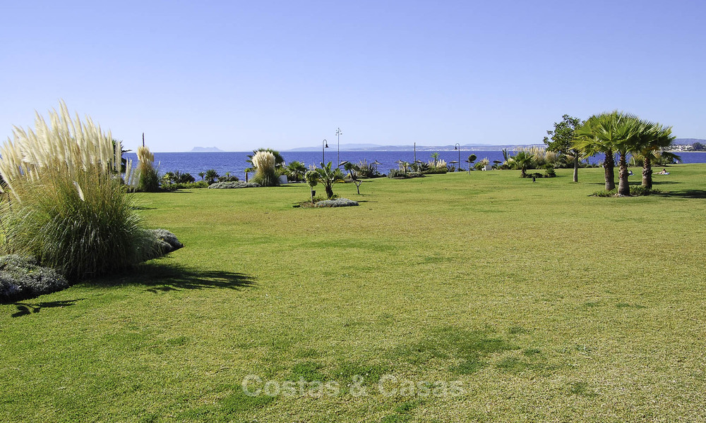 Menara Beach: apartamentos en venta en un exclusivo complejo residencial situado en primera línea de playa con vistas al mar, en la Nueva Milla de Oro entre Marbella y Estepona 42640