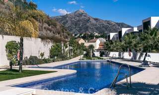 Moderno apartamento con jardín de alta calidad en venta con 3 dormitorios y vistas panorámicas al mar en el corazón de Nueva Andalucía en Marbella 42838 