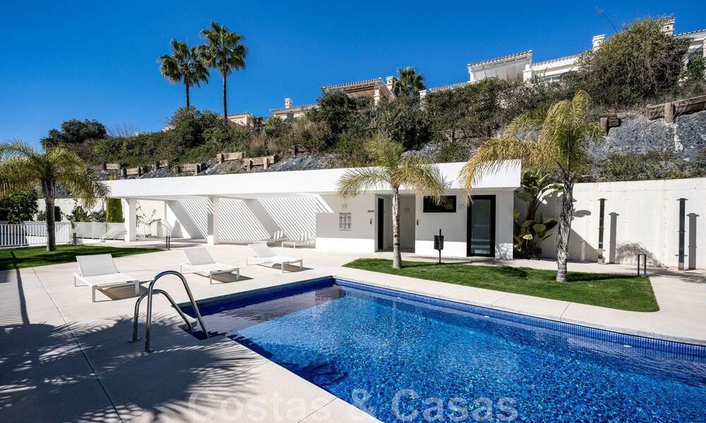 Moderno apartamento con jardín de alta calidad en venta con 3 dormitorios y vistas panorámicas al mar en el corazón de Nueva Andalucía en Marbella 42839