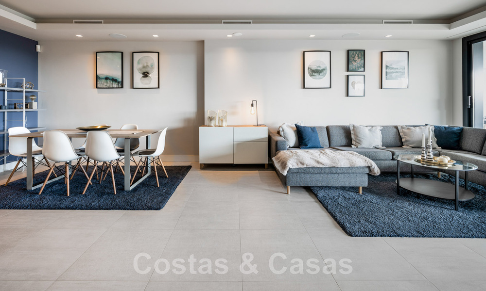 Moderno apartamento con jardín de alta calidad en venta con 3 dormitorios y vistas panorámicas al mar en el corazón de Nueva Andalucía en Marbella 42842