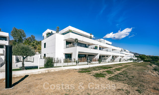 Moderno apartamento con jardín de alta calidad en venta con 3 dormitorios y vistas panorámicas al mar en el corazón de Nueva Andalucía en Marbella 42845 