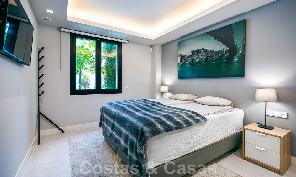 Moderno apartamento con jardín de alta calidad en venta con 3 dormitorios y vistas panorámicas al mar en el corazón de Nueva Andalucía en Marbella 42848
