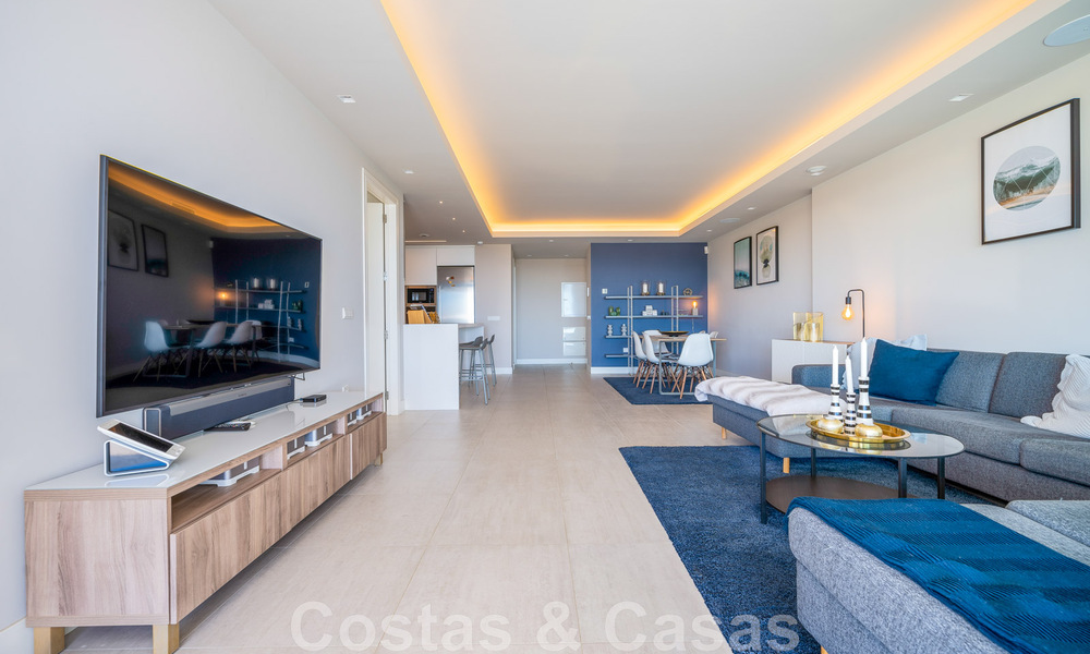 Moderno apartamento con jardín de alta calidad en venta con 3 dormitorios y vistas panorámicas al mar en el corazón de Nueva Andalucía en Marbella 42853