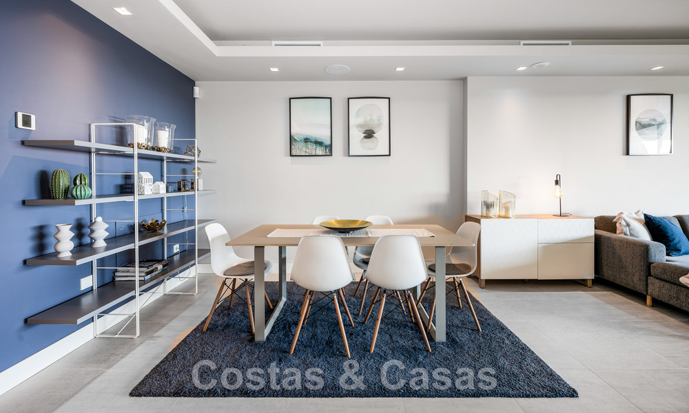 Moderno apartamento con jardín de alta calidad en venta con 3 dormitorios y vistas panorámicas al mar en el corazón de Nueva Andalucía en Marbella 42855