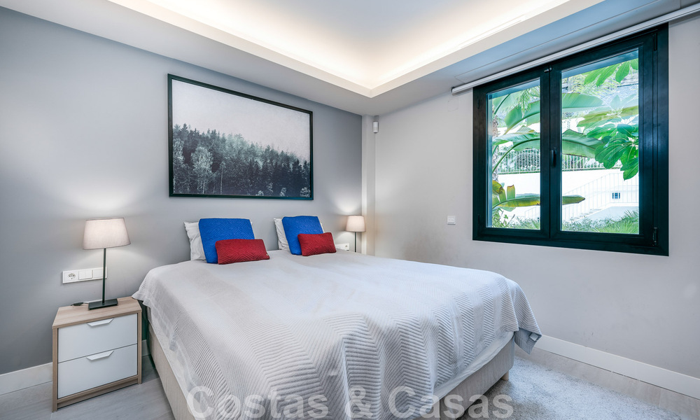 Moderno apartamento con jardín de alta calidad en venta con 3 dormitorios y vistas panorámicas al mar en el corazón de Nueva Andalucía en Marbella 42862