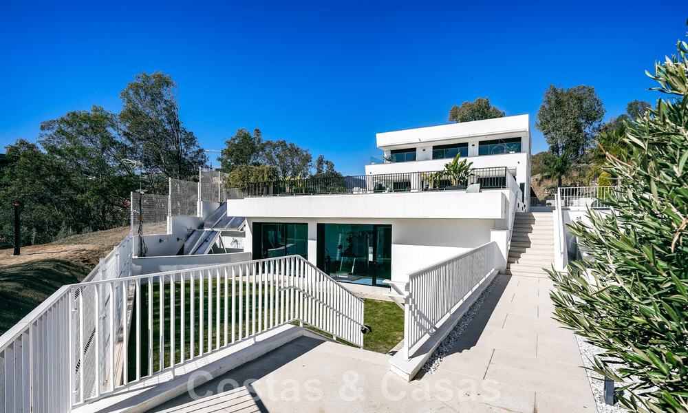 Moderno apartamento con jardín de alta calidad en venta con 3 dormitorios y vistas panorámicas al mar en el corazón de Nueva Andalucía en Marbella 42863