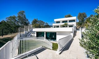 Moderno apartamento con jardín de alta calidad en venta con 3 dormitorios y vistas panorámicas al mar en el corazón de Nueva Andalucía en Marbella 42863 