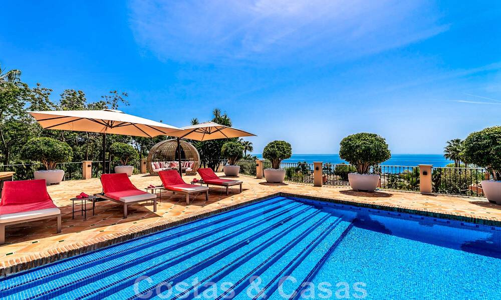 Fenomenal villa tradicional de lujo en venta en una gran parcela con vistas panorámicas al mar, situada en Sierra Blanca en la Milla de Oro de Marbella 42906