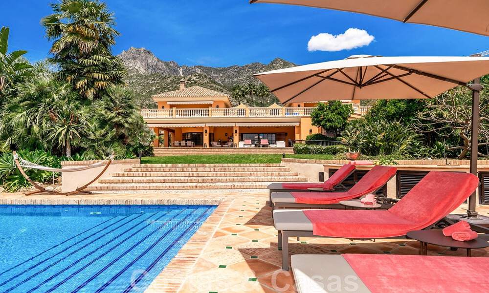 Fenomenal villa tradicional de lujo en venta en una gran parcela con vistas panorámicas al mar, situada en Sierra Blanca en la Milla de Oro de Marbella 42907