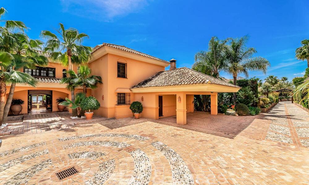 Fenomenal villa tradicional de lujo en venta en una gran parcela con vistas panorámicas al mar, situada en Sierra Blanca en la Milla de Oro de Marbella 42909