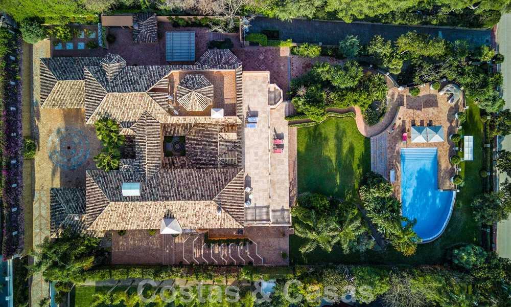 Fenomenal villa tradicional de lujo en venta en una gran parcela con vistas panorámicas al mar, situada en Sierra Blanca en la Milla de Oro de Marbella 42911