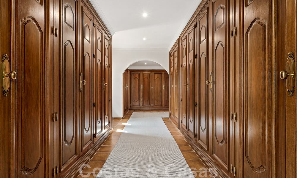 Fenomenal villa tradicional de lujo en venta en una gran parcela con vistas panorámicas al mar, situada en Sierra Blanca en la Milla de Oro de Marbella 42916