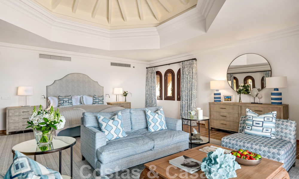Fenomenal villa tradicional de lujo en venta en una gran parcela con vistas panorámicas al mar, situada en Sierra Blanca en la Milla de Oro de Marbella 42918
