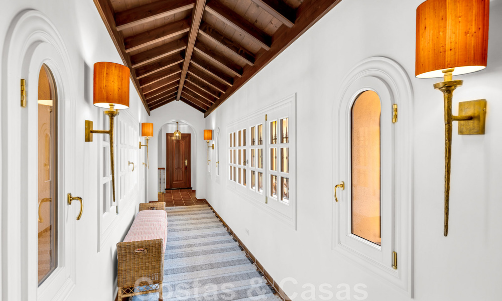 Fenomenal villa tradicional de lujo en venta en una gran parcela con vistas panorámicas al mar, situada en Sierra Blanca en la Milla de Oro de Marbella 42928