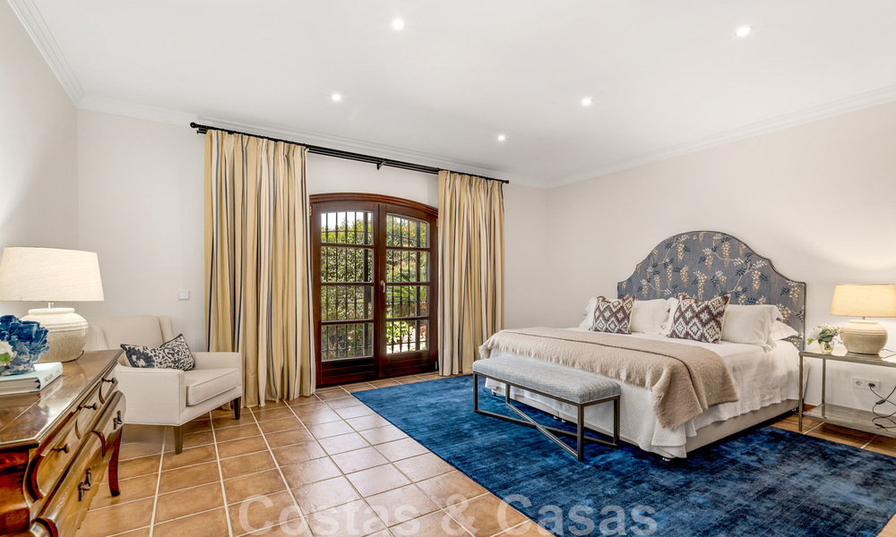 Fenomenal villa tradicional de lujo en venta en una gran parcela con vistas panorámicas al mar, situada en Sierra Blanca en la Milla de Oro de Marbella 42930