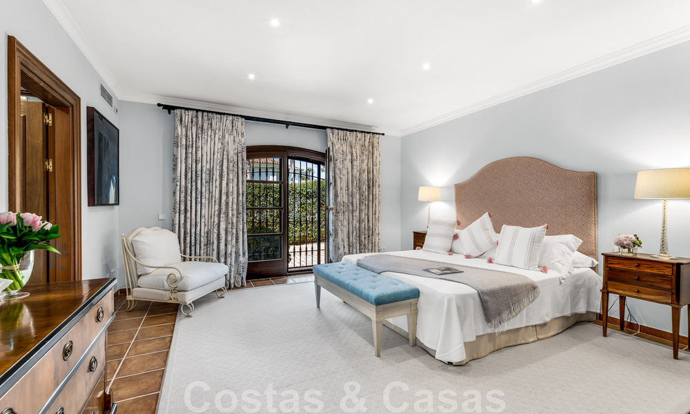 Fenomenal villa tradicional de lujo en venta en una gran parcela con vistas panorámicas al mar, situada en Sierra Blanca en la Milla de Oro de Marbella 42931