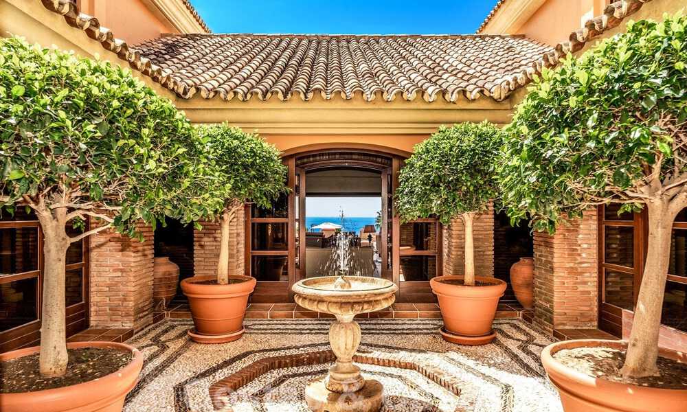 Fenomenal villa tradicional de lujo en venta en una gran parcela con vistas panorámicas al mar, situada en Sierra Blanca en la Milla de Oro de Marbella 42933