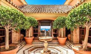 Fenomenal villa tradicional de lujo en venta en una gran parcela con vistas panorámicas al mar, situada en Sierra Blanca en la Milla de Oro de Marbella 42933 