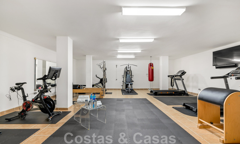 Fenomenal villa tradicional de lujo en venta en una gran parcela con vistas panorámicas al mar, situada en Sierra Blanca en la Milla de Oro de Marbella 42937