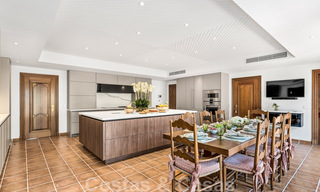 Fenomenal villa tradicional de lujo en venta en una gran parcela con vistas panorámicas al mar, situada en Sierra Blanca en la Milla de Oro de Marbella 42940 