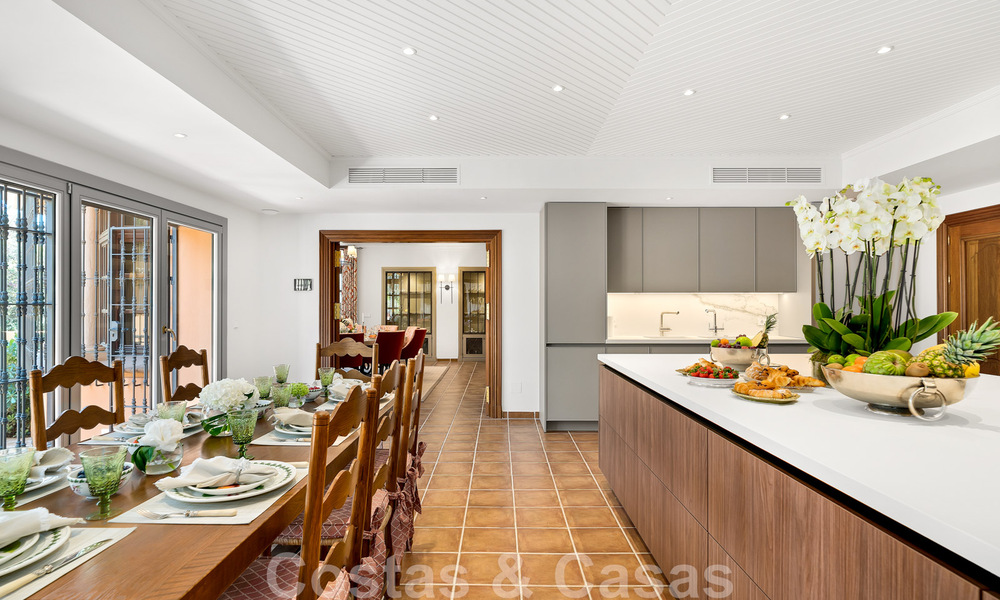 Fenomenal villa tradicional de lujo en venta en una gran parcela con vistas panorámicas al mar, situada en Sierra Blanca en la Milla de Oro de Marbella 42941