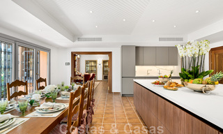 Fenomenal villa tradicional de lujo en venta en una gran parcela con vistas panorámicas al mar, situada en Sierra Blanca en la Milla de Oro de Marbella 42941 