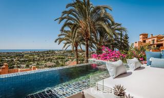 Moderno ático dúplex renovado y espacioso, con vistas panorámicas al mar en una deseable urbanización en Nueva Andalucía, Marbella 42945 