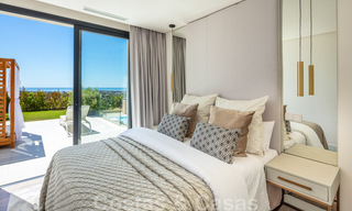 Villa de lujo de estilo contemporáneo en venta con vistas al mar en el valle del golf de Nueva Andalucía en Marbella 43304 