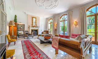 Se vende romántica villa familiar de estilo clásico, en una de las zonas residenciales más exclusivas y privilegiada de la Milla de Oro de Marbella 43016 