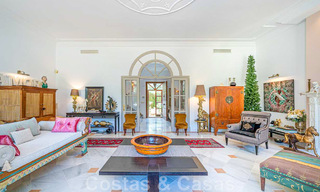 Se vende romántica villa familiar de estilo clásico, en una de las zonas residenciales más exclusivas y privilegiada de la Milla de Oro de Marbella 43017 