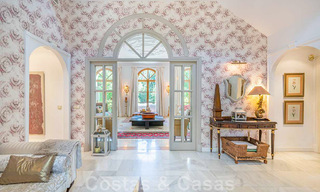 Se vende romántica villa familiar de estilo clásico, en una de las zonas residenciales más exclusivas y privilegiada de la Milla de Oro de Marbella 43022 