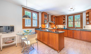 Se vende romántica villa familiar de estilo clásico, en una de las zonas residenciales más exclusivas y privilegiada de la Milla de Oro de Marbella 43024 