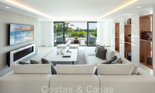 Hermosa y contemporánea villa en venta en el corazón del valle del golf de Nueva Andalucía en Marbella 43047 