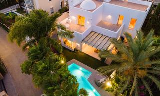 Encantadora y moderna villa de lujo en venta en una prestigiosa comunidad a un paso de la playa en la Milla de Oro de Marbella 43287 