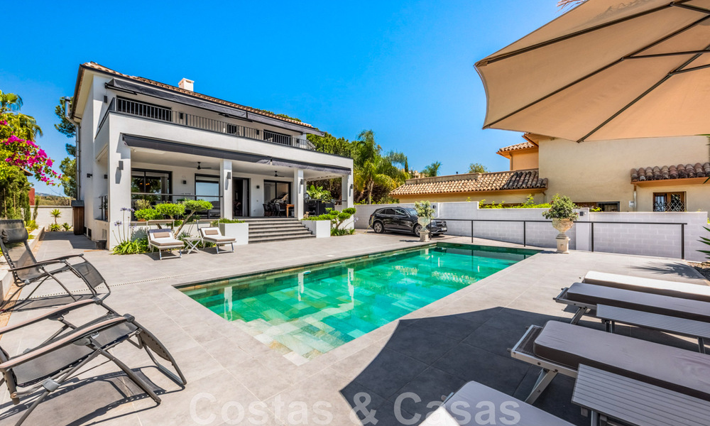 Villa contemporánea y energéticamente eficiente en venta con vistas al mar en una deseable comunidad residencial cerca de Río Real y Marbella ciudad 43242