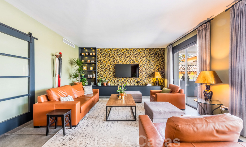 Villa contemporánea y energéticamente eficiente en venta con vistas al mar en una deseable comunidad residencial cerca de Río Real y Marbella ciudad 43254