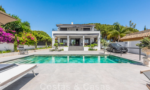 Villa contemporánea y energéticamente eficiente en venta con vistas al mar en una deseable comunidad residencial cerca de Río Real y Marbella ciudad 43259
