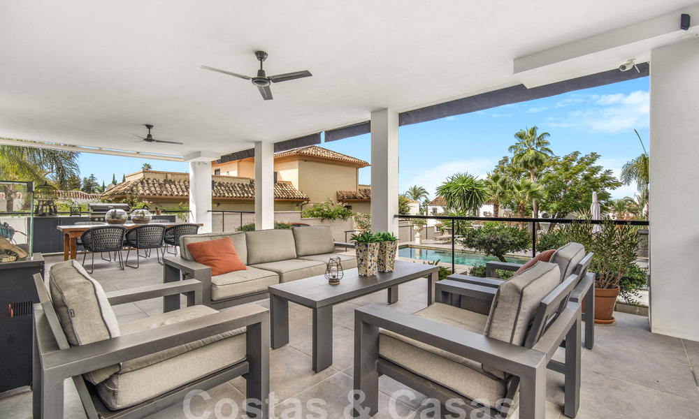 Villa contemporánea y energéticamente eficiente en venta con vistas al mar en una deseable comunidad residencial cerca de Río Real y Marbella ciudad 57716