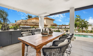 Villa contemporánea y energéticamente eficiente en venta con vistas al mar en una deseable comunidad residencial cerca de Río Real y Marbella ciudad 57718 