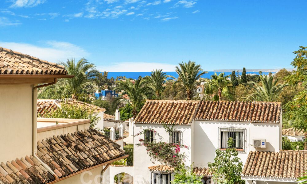 Villa contemporánea y energéticamente eficiente en venta con vistas al mar en una deseable comunidad residencial cerca de Río Real y Marbella ciudad 57721