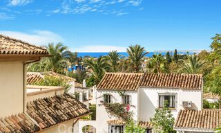Villa contemporánea y energéticamente eficiente en venta con vistas al mar en una deseable comunidad residencial cerca de Río Real y Marbella ciudad 57721 