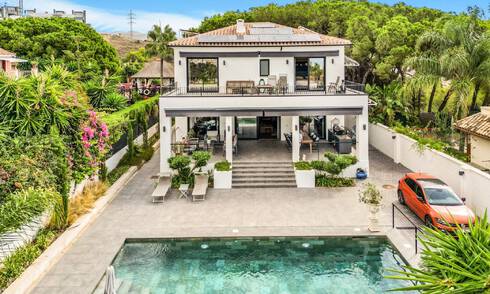 Villa contemporánea y energéticamente eficiente en venta con vistas al mar en una deseable comunidad residencial cerca de Río Real y Marbella ciudad 57722