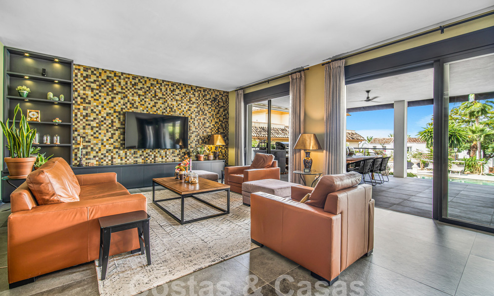 Villa contemporánea y energéticamente eficiente en venta con vistas al mar en una deseable comunidad residencial cerca de Río Real y Marbella ciudad 57724