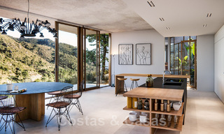 ¡Nueva en el mercado! Se vende villa de diseño innovador, completamente enclavada en la naturaleza, con hermosas vistas panorámicas, en Benahavis - Marbella 43351 