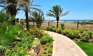 Apartamentos en venta en primera línea de mar en Los Monteros Playa, Marbella 21643 