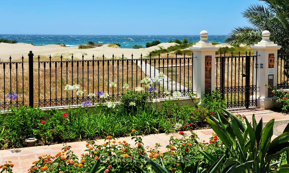 Apartamentos en venta en primera línea de mar en Los Monteros Playa, Marbella 21645